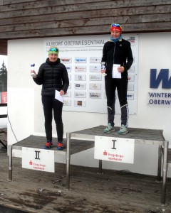 Siegerehrung Altersklasse W21. Platz 1. Grit Otto, Platz 2 Elisabeth Höll (SC Carlsfeld).