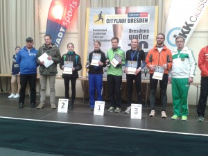 Siegerehrung der Sächsischen Hochschulmeisterschaft 10km Straßenlauf 2015, 2.Platz Marlena Götza, 3.Platz Anne Siebert