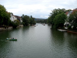 Am Vortag der DHM war der Neckar noch relativ ruhig. Von der Eberhardsbrücke hatten am nächsten Tag die Zuschauer auch die beste Aussicht.