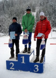 Siegerehrung 15km Skating: Peter Hoffmann vom Laufteam TU Bergakademie Freiberg auf Platz 2. Platz 1 für Daniel Šlechta (Tschechien) und Platz 3 für Tomáš Charvát (Kajak Děčín).