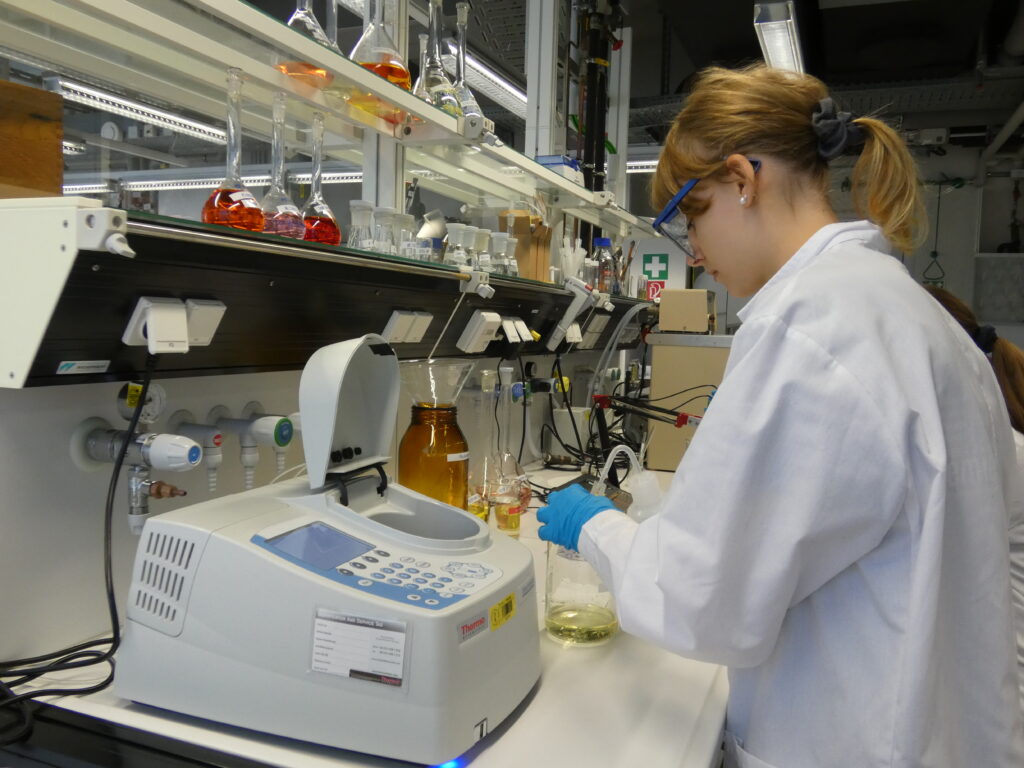 Schülerin beim Schülerkolleg