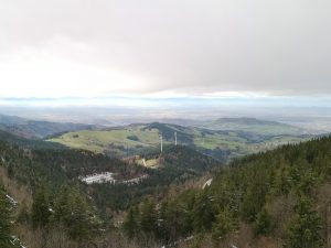Blick vom Gipfel der Schauinslands über Freiburg und den Oberrheingraben [D. V. Perplies]
