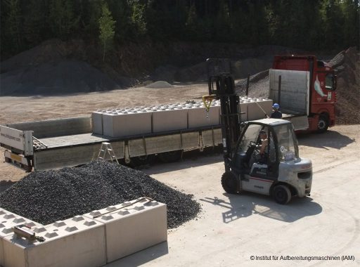 Unloading of the concrete blocks in the pilot plant of the Institute of Mineral Processing Machines (IAM) TU Freiberg processing technology mechanical engineering environmental engineering