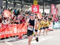Peter Hoffmann erreicht in einer Zeit von1:21:19 das Ziel beim 16. Morgenpost Dresden Marathon. Platz 40 von über 2000 Halbmarathonis. Foto: www.laufszene-sachsen.de