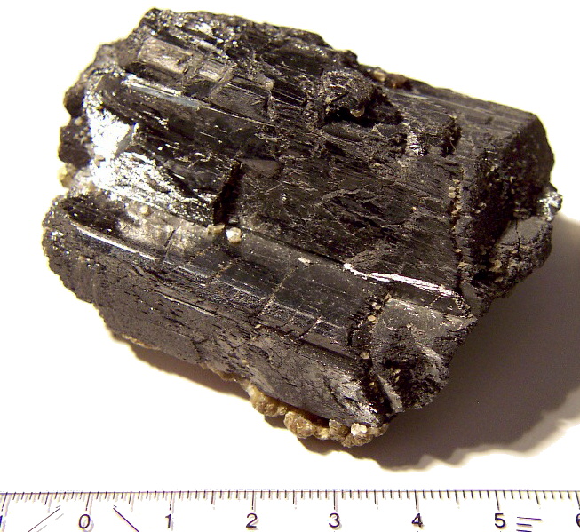 https://commons.wikimedia.org/wiki/File:Wolframite_from_Portugal.jpg